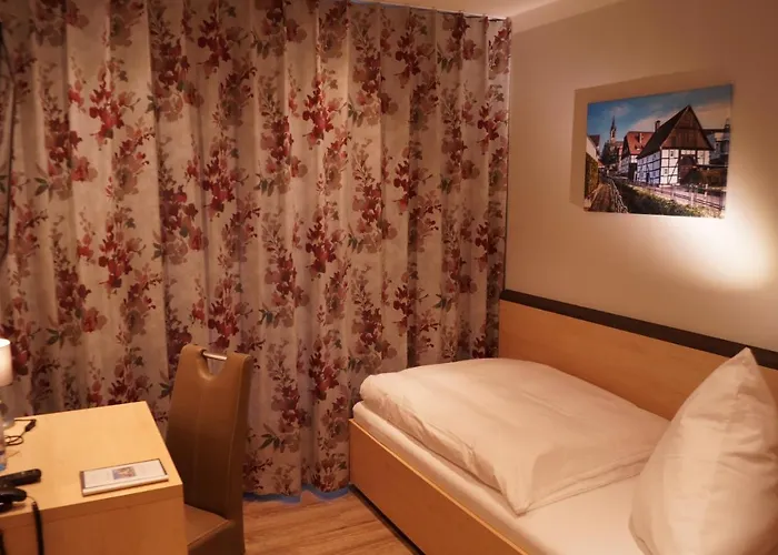 Luis فندق واربورغ