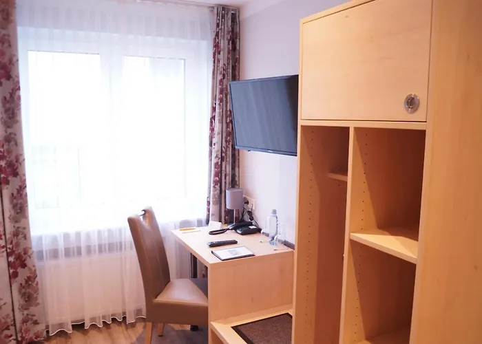 Luis فندق واربورغ